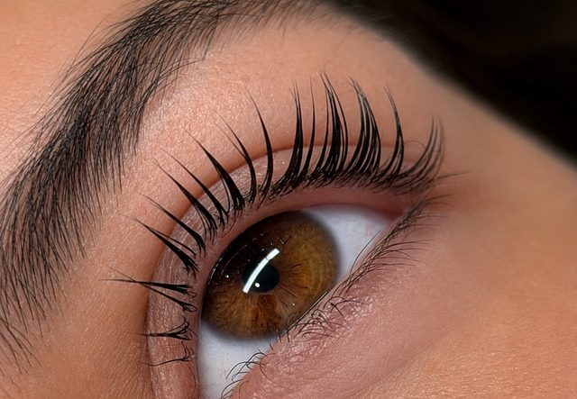 Lash lift coréen réalisé chez Belléa — cils liftés naturellement